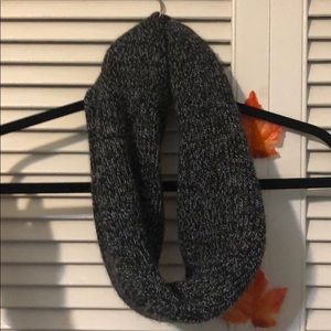 ‼️SOLD‼️🍍Women’s scarf